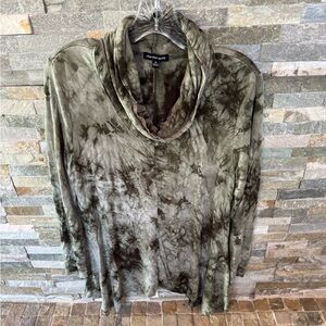 Cha Cha Vente Olive and Charcoal Top